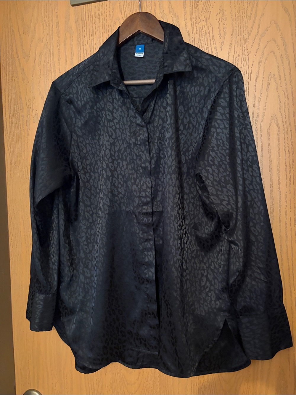 Women’s Black Satin Leopard-Print Dress Shirt
